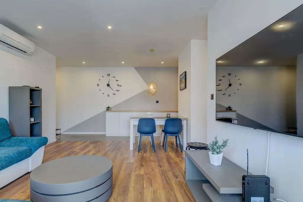 City East Apartment Split